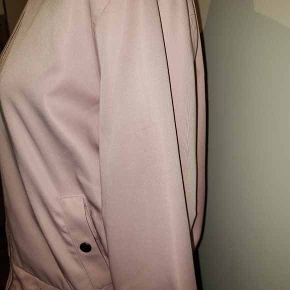 A  jacket - Picture 4 of 6